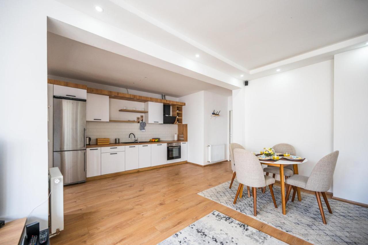 Spacious And Bright 2Bdr Apartment In The Old Town SJJ Eksteriør bilde