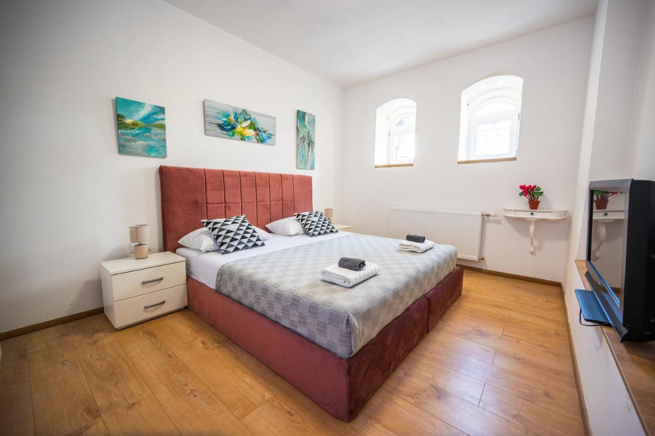 Spacious And Bright 2Bdr Apartment In The Old Town SJJ Eksteriør bilde