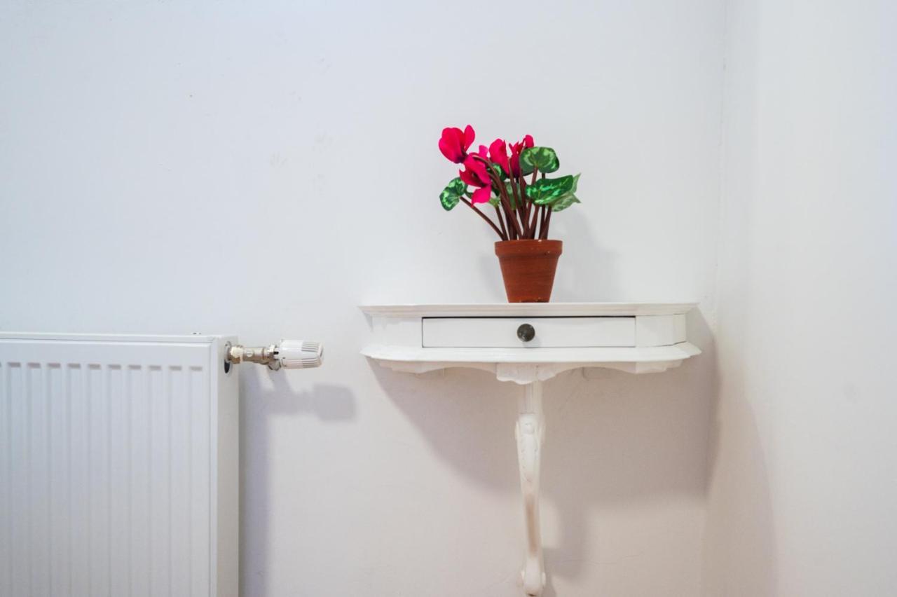 Spacious And Bright 2Bdr Apartment In The Old Town SJJ Eksteriør bilde