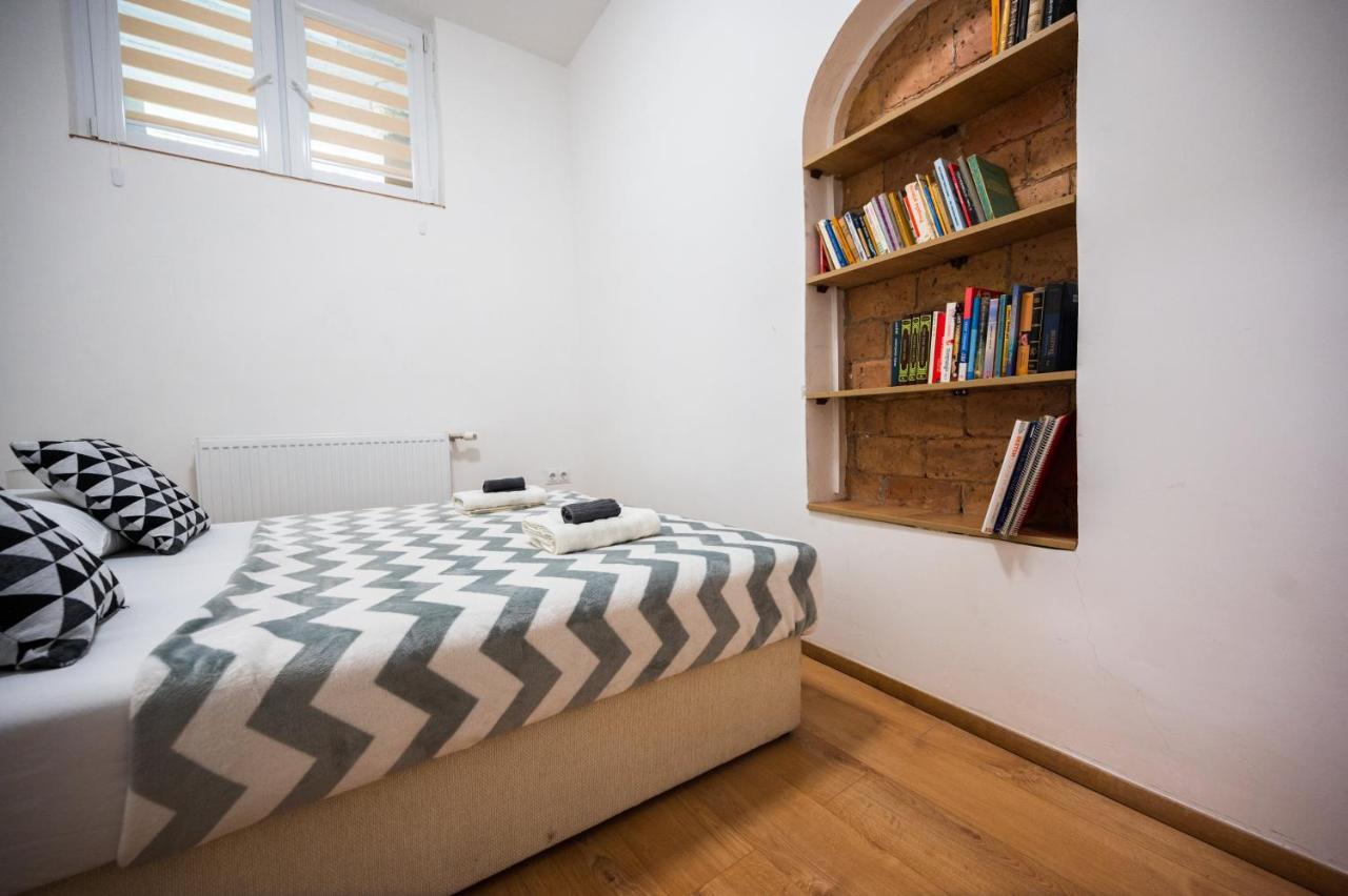 Spacious And Bright 2Bdr Apartment In The Old Town SJJ Eksteriør bilde