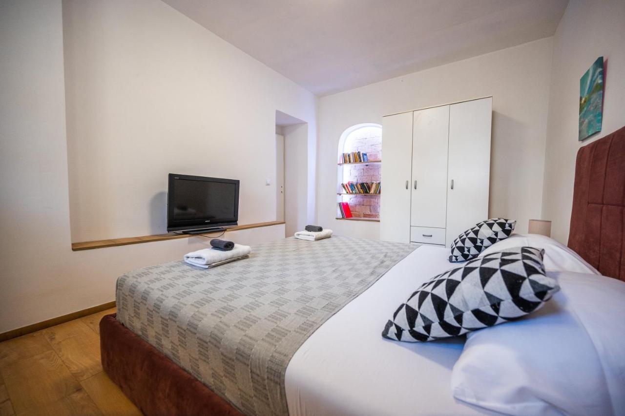 Spacious And Bright 2Bdr Apartment In The Old Town SJJ Eksteriør bilde